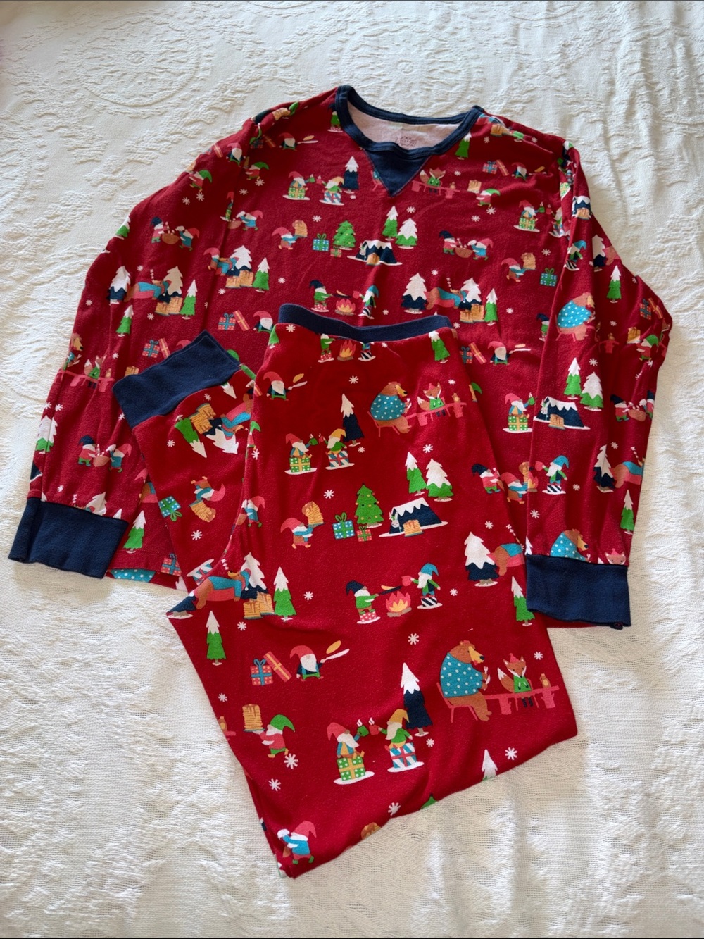 Wondershop Men’s Red Holiday Pajama Set with Navy Trim EUC L